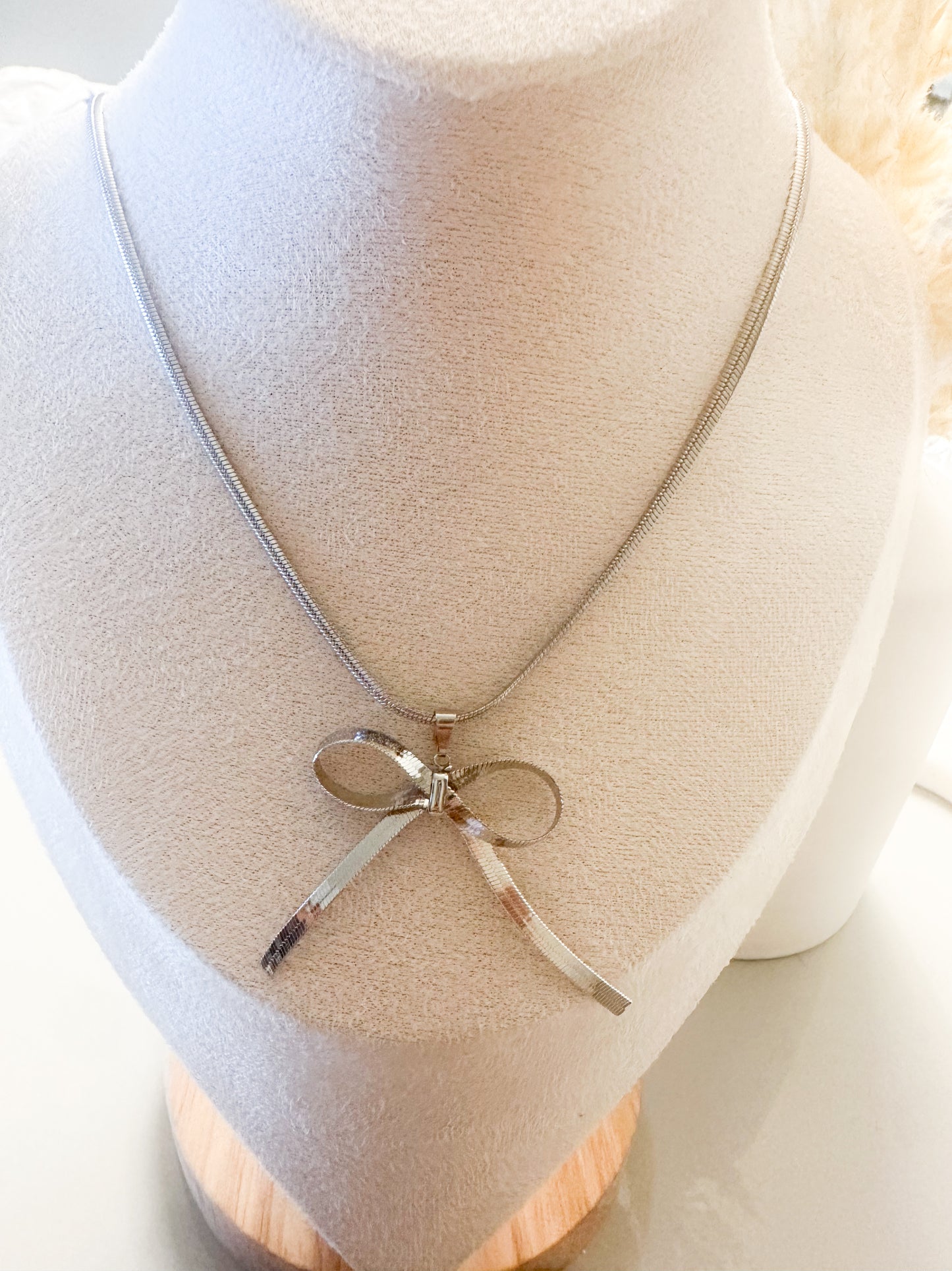 Bow Knot Necklace 
